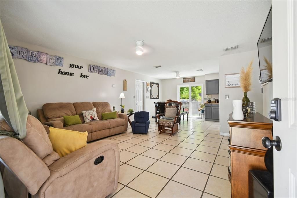 For Sale: $249,900 (3 beds, 1 baths, 1080 Square Feet)