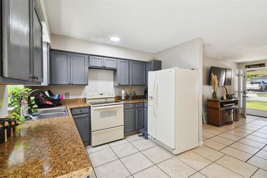 For Sale: $249,900 (3 beds, 1 baths, 1080 Square Feet)