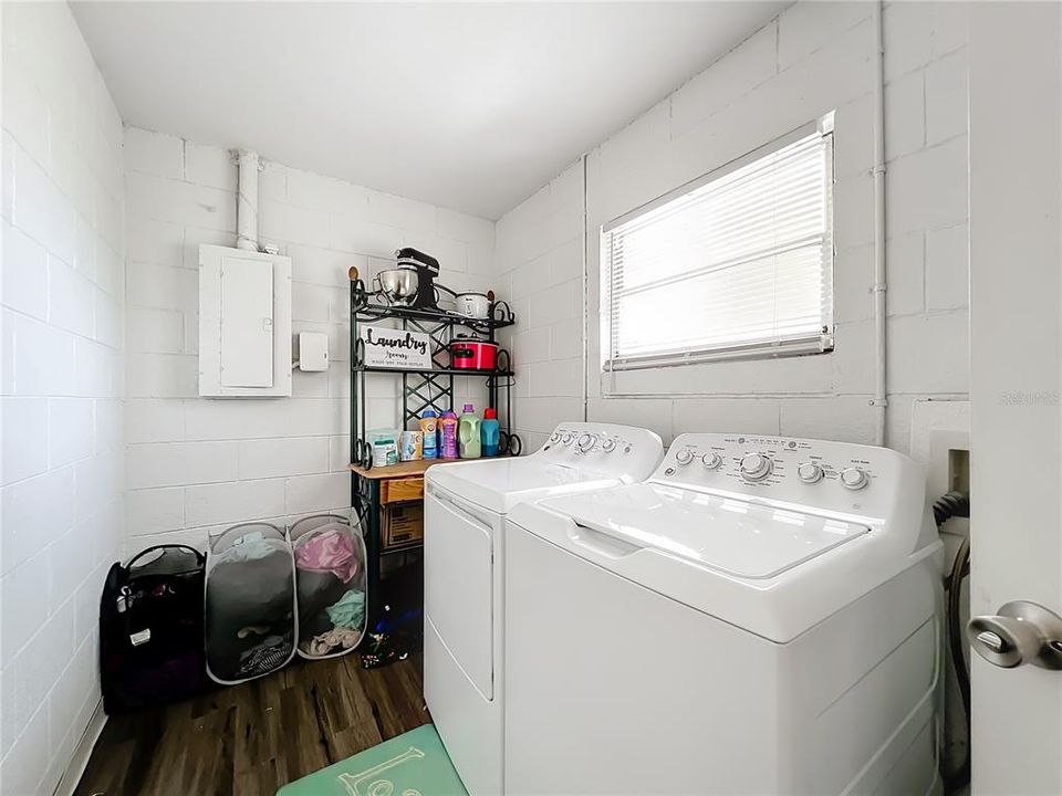 For Sale: $230,000 (3 beds, 1 baths, 1050 Square Feet)