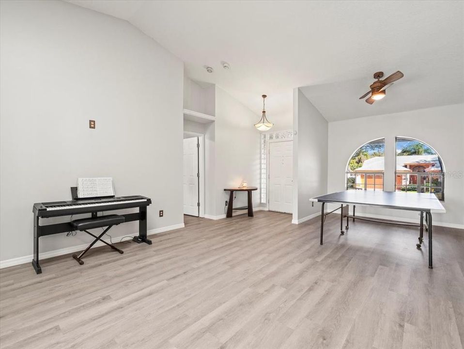 For Sale: $469,900 (3 beds, 2 baths, 1634 Square Feet)