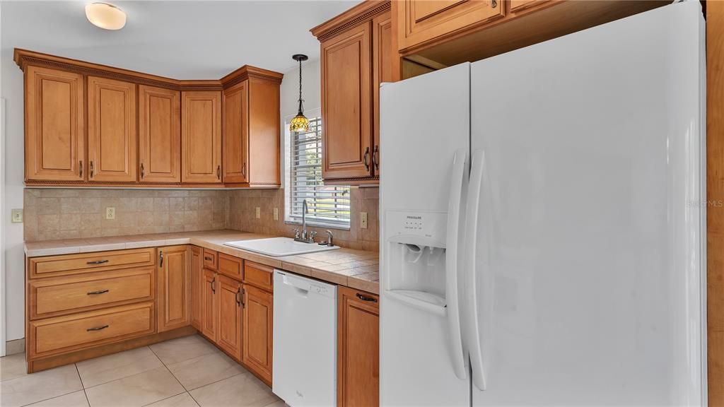 For Sale: $470,000 (4 beds, 2 baths, 2792 Square Feet)