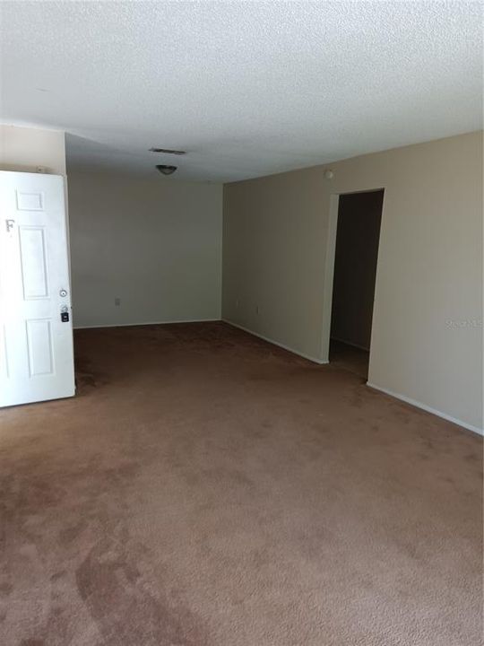 Recently Rented: $1,300 (1 beds, 1 baths, 785 Square Feet)