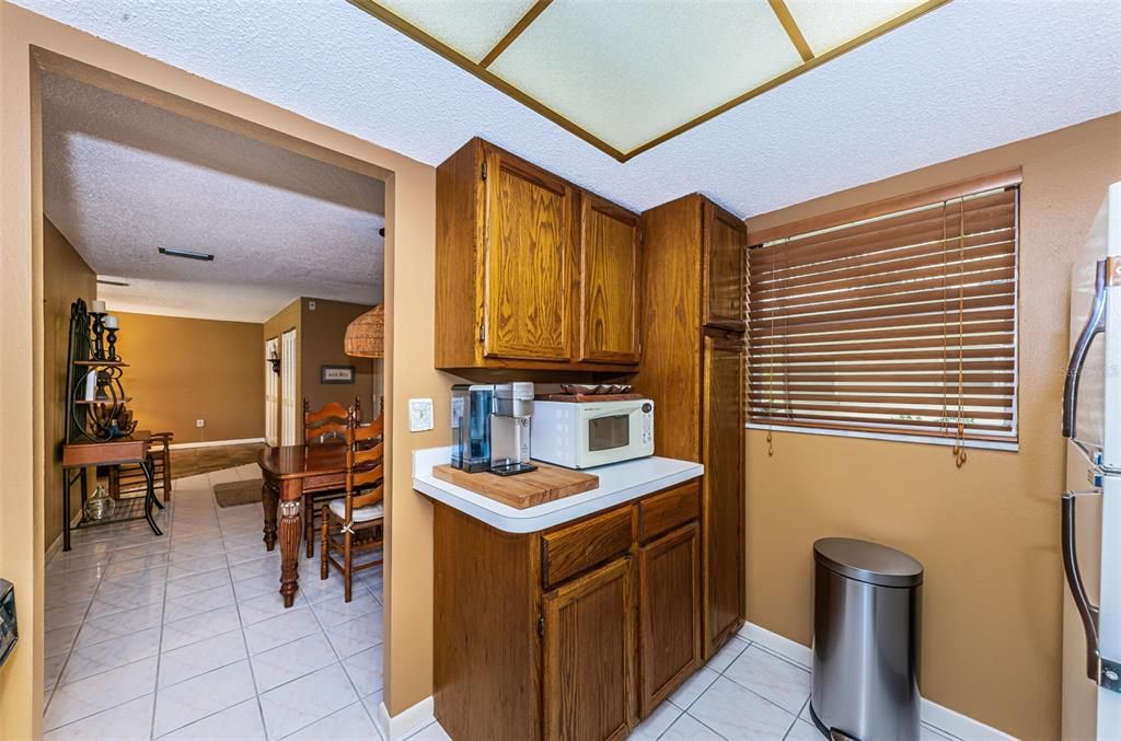 For Sale: $229,950 (2 beds, 1 baths, 930 Square Feet)