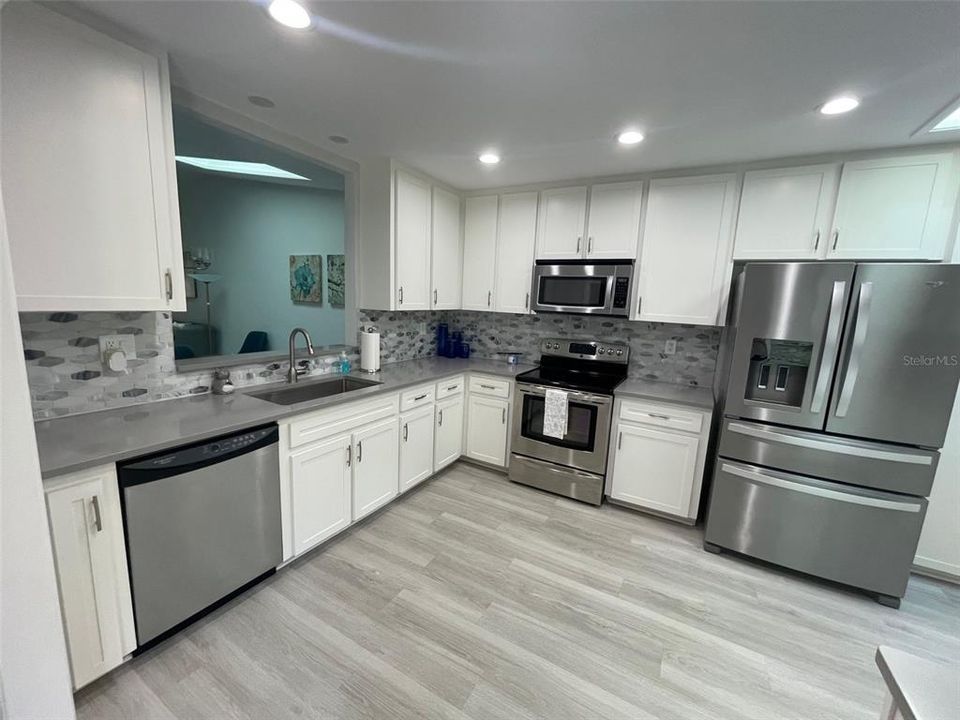 Active With Contract: $319,900 (3 beds, 2 baths, 1797 Square Feet)