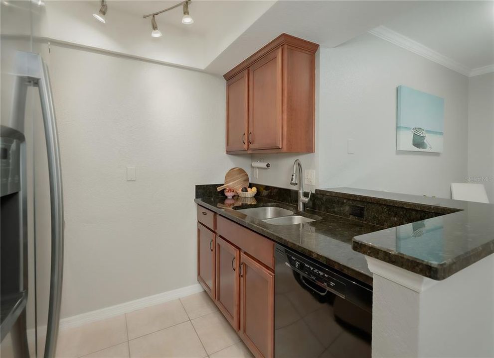 Active With Contract: $2,150 (2 beds, 2 baths, 1114 Square Feet)