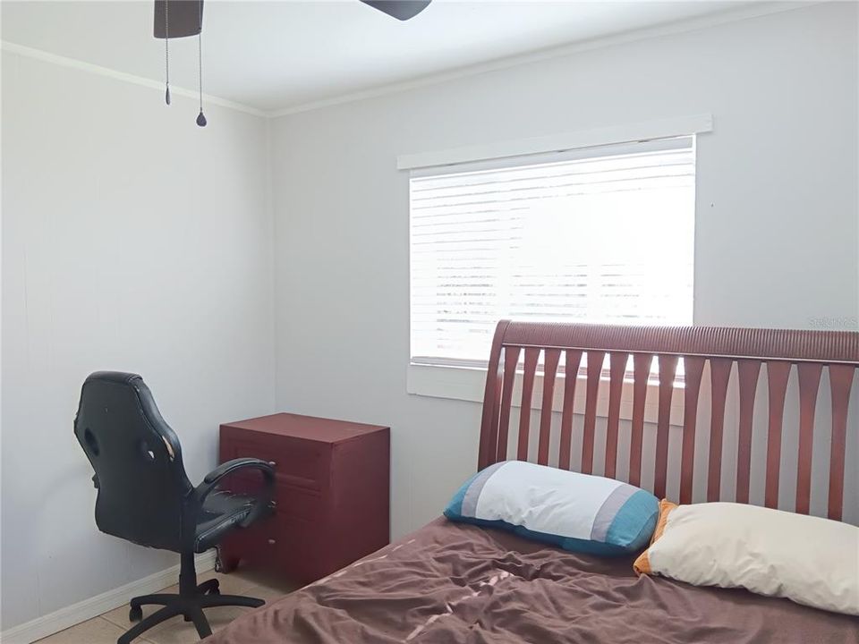 For Sale: $250,000 (2 beds, 1 baths, 672 Square Feet)