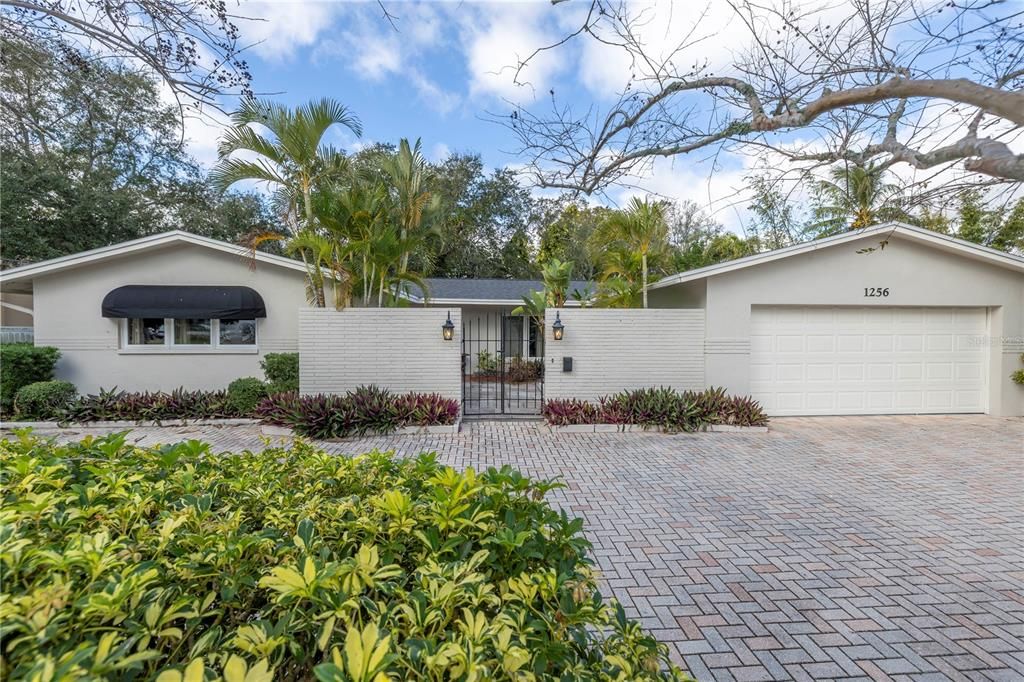Recently Sold: $1,100,000 (4 beds, 2 baths, 2374 Square Feet)