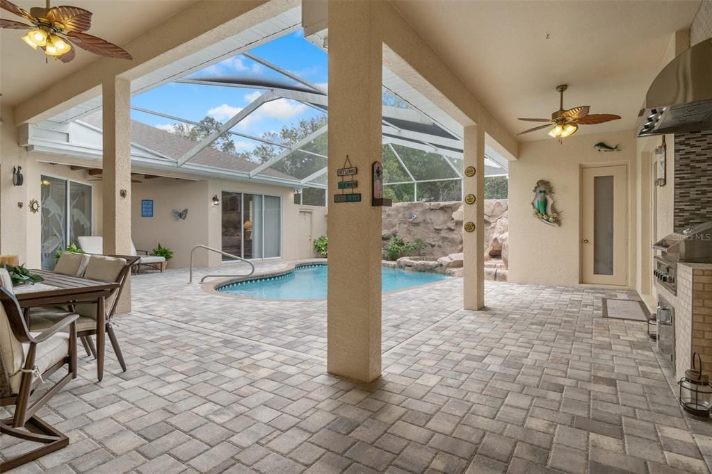 Recently Sold: $809,900 (4 beds, 3 baths, 3173 Square Feet)