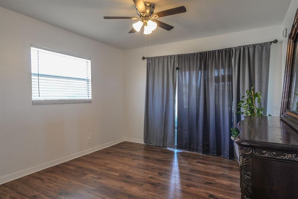 For Sale: $149,900 (2 beds, 2 baths, 960 Square Feet)