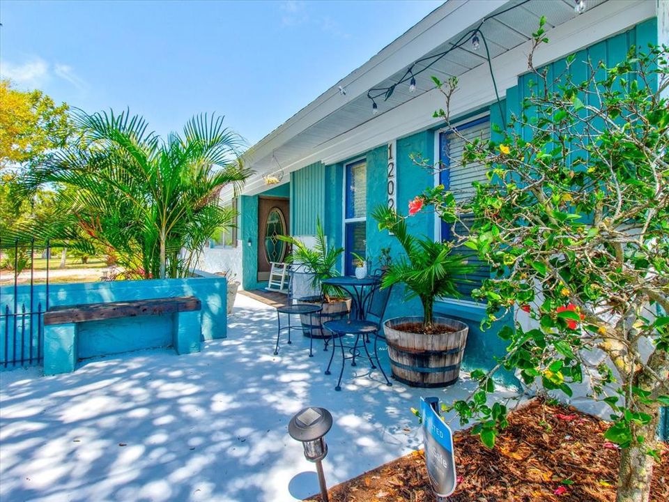 For Sale: $799,900 (5 beds, 2 baths, 2944 Square Feet)