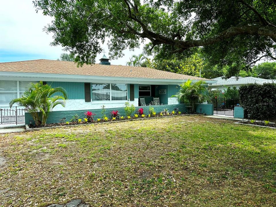 For Sale: $799,900 (5 beds, 2 baths, 2944 Square Feet)