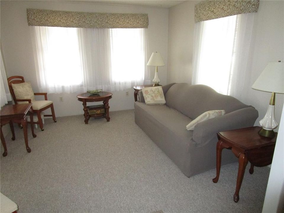 For Sale: $139,900 (2 beds, 2 baths, 1294 Square Feet)