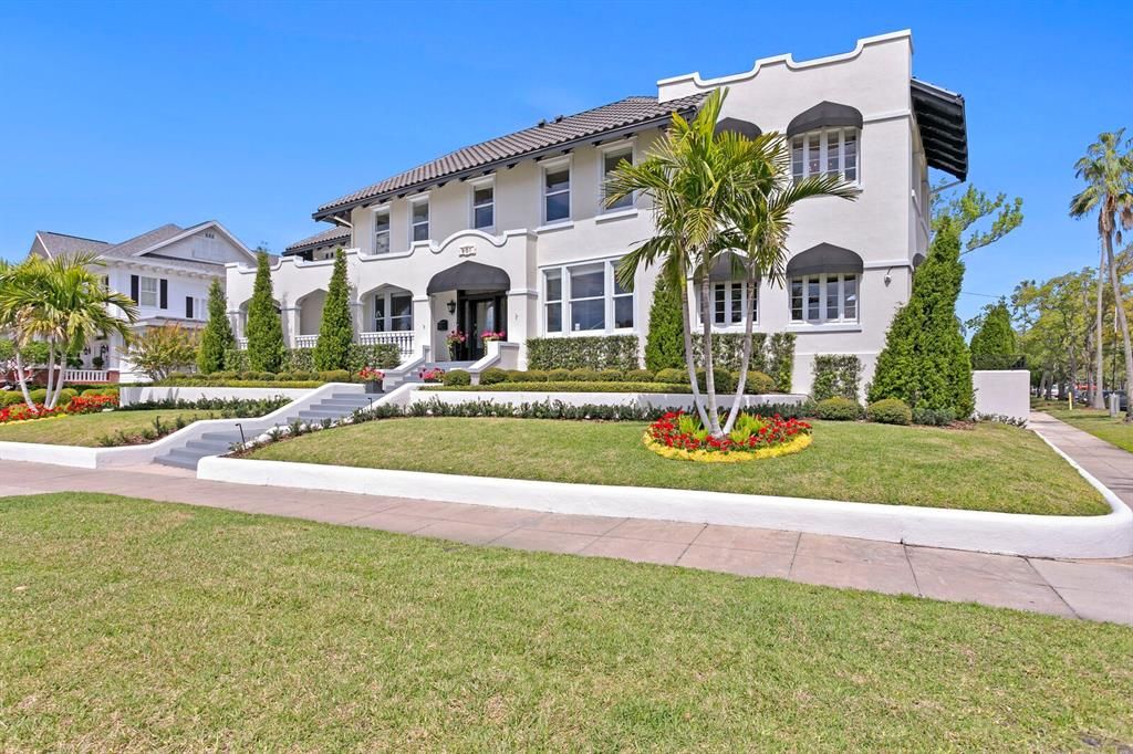 For Sale: $5,950,000 (5 beds, 4 baths, 8882 Square Feet)