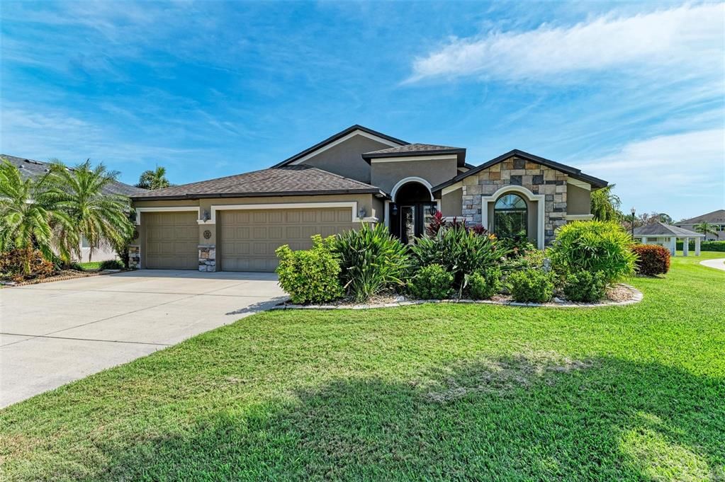 Active With Contract: $585,000 (4 beds, 3 baths, 2904 Square Feet)