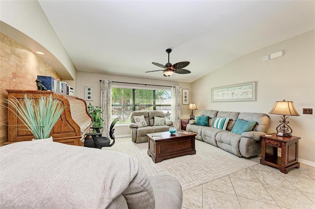 Active With Contract: $585,000 (4 beds, 3 baths, 2904 Square Feet)