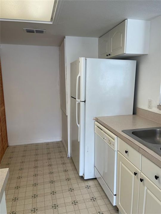 For Rent: $1,590 (3 beds, 2 baths, 1400 Square Feet)