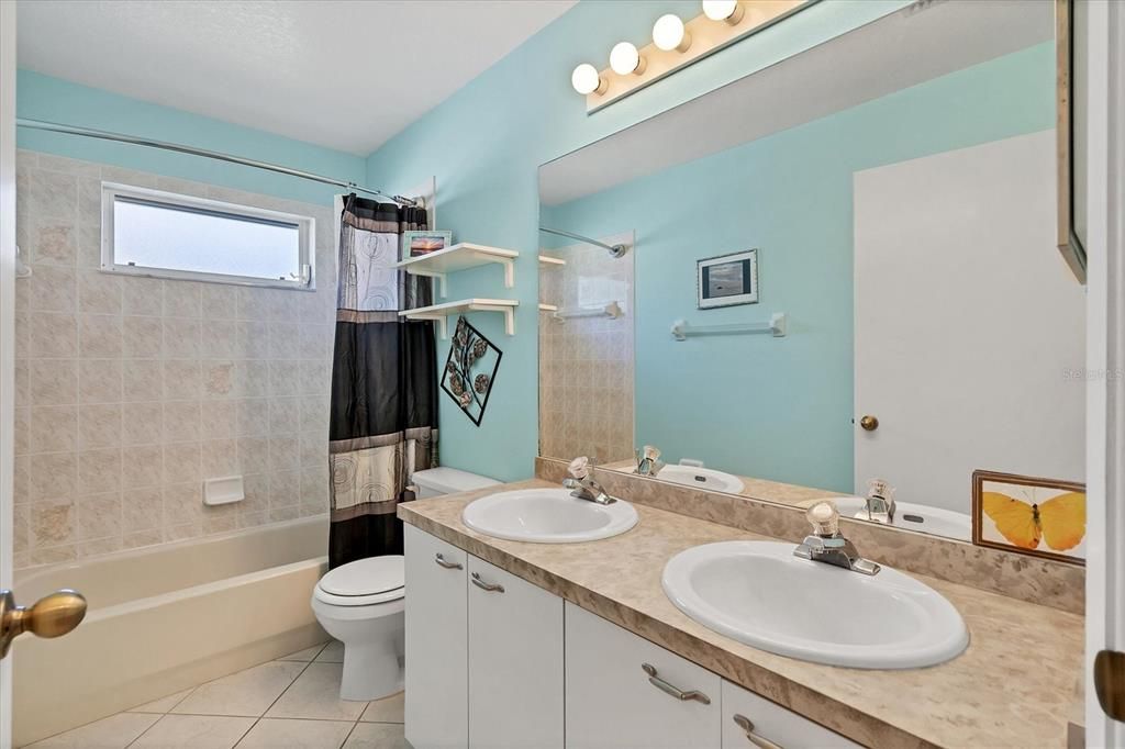 For Sale: $329,200 (3 beds, 2 baths, 1412 Square Feet)