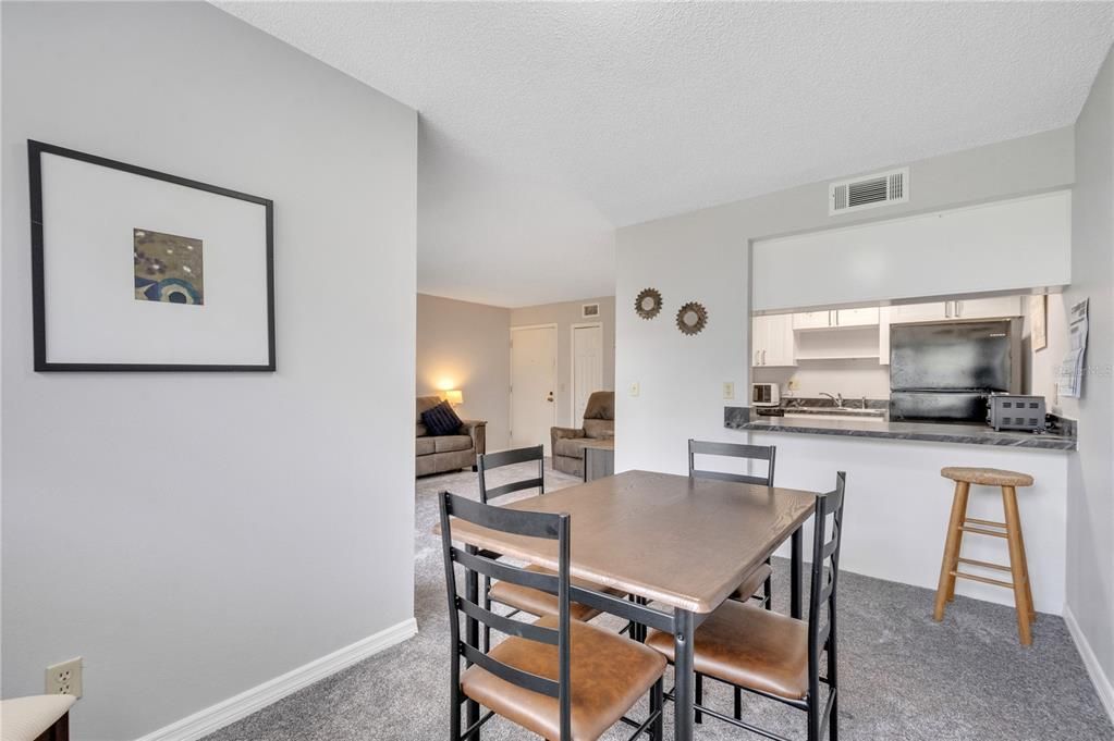Active With Contract: $155,000 (1 beds, 1 baths, 679 Square Feet)