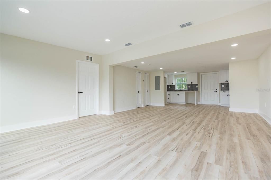 Active With Contract: $429,500 (3 beds, 2 baths, 1144 Square Feet)