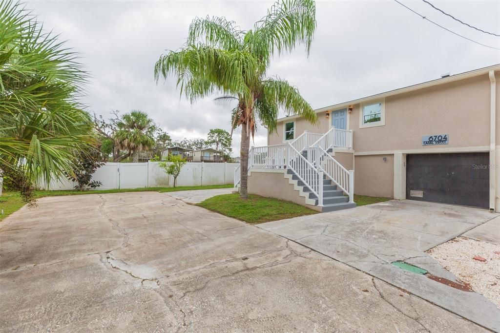 Active With Contract: $429,500 (3 beds, 2 baths, 1144 Square Feet)