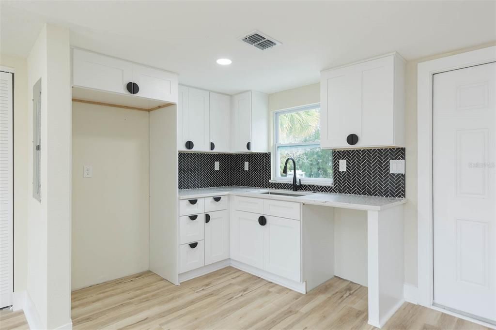 Active With Contract: $429,500 (3 beds, 2 baths, 1144 Square Feet)