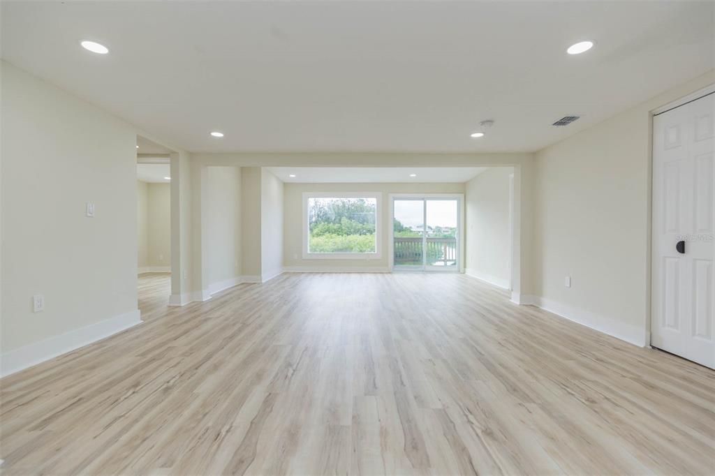 Active With Contract: $429,500 (3 beds, 2 baths, 1144 Square Feet)