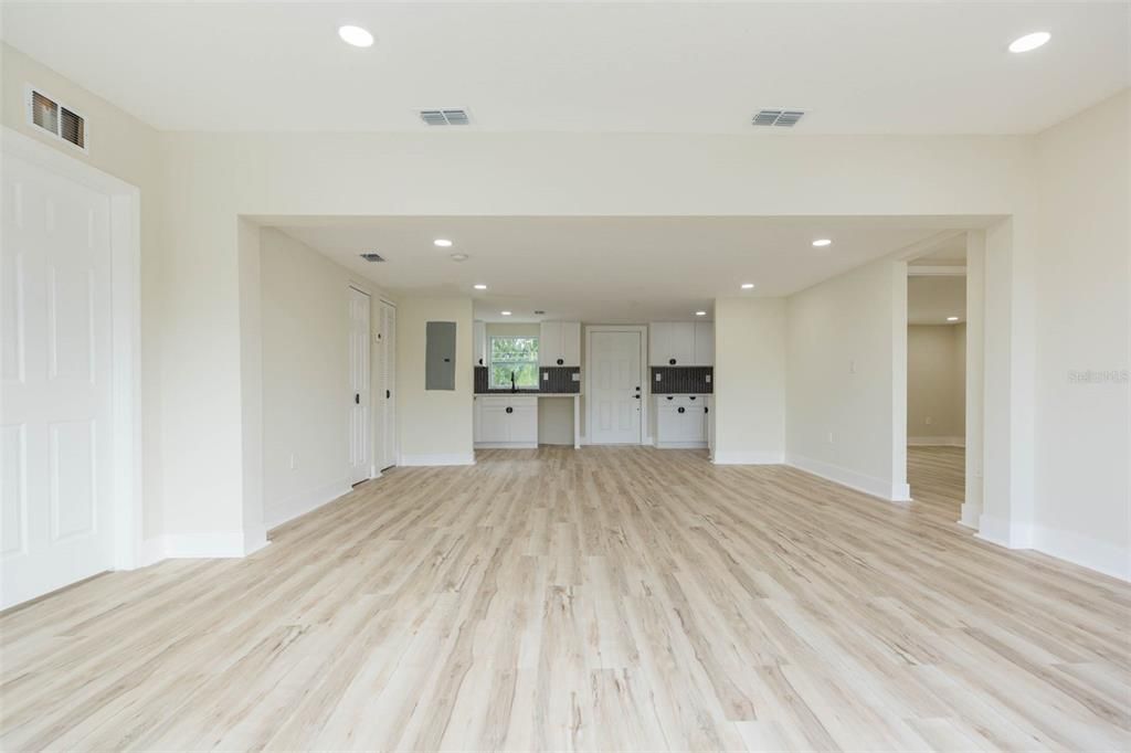 Active With Contract: $429,500 (3 beds, 2 baths, 1144 Square Feet)