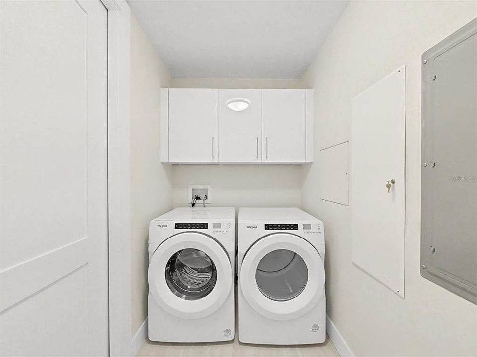 Large Capacity, Front Load Whirlpool Washer and Dryer!