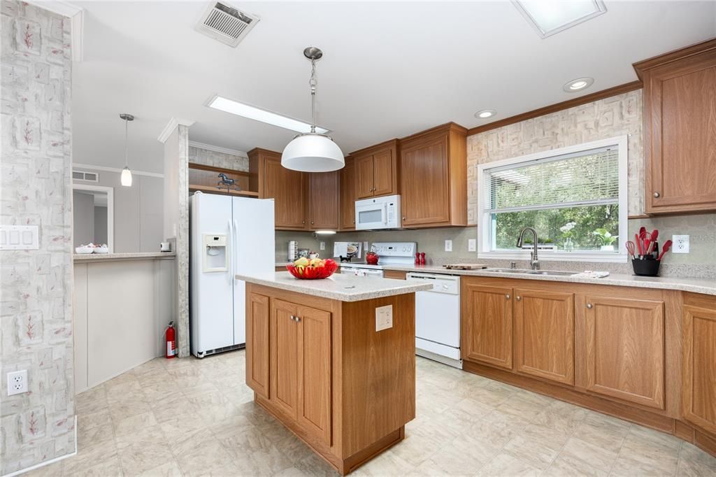 For Sale: $239,900 (3 beds, 2 baths, 1728 Square Feet)
