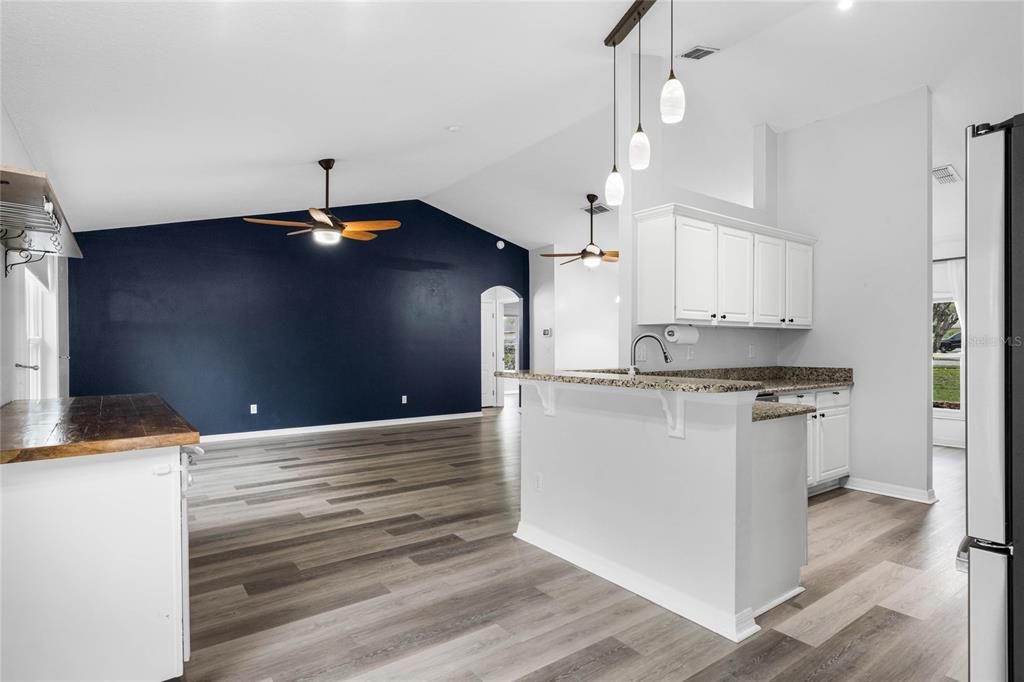 Recently Sold: $380,000 (3 beds, 2 baths, 1570 Square Feet)