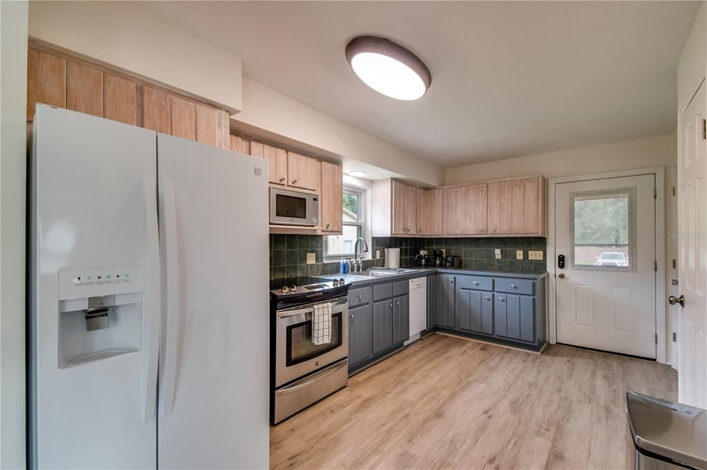 Recently Sold: $689,000 (2 beds, 2 baths, 1260 Square Feet)