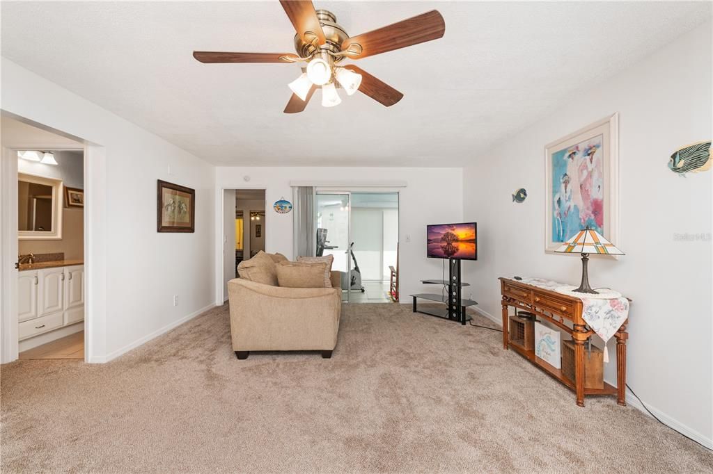 Recently Sold: $210,000 (2 beds, 2 baths, 1072 Square Feet)