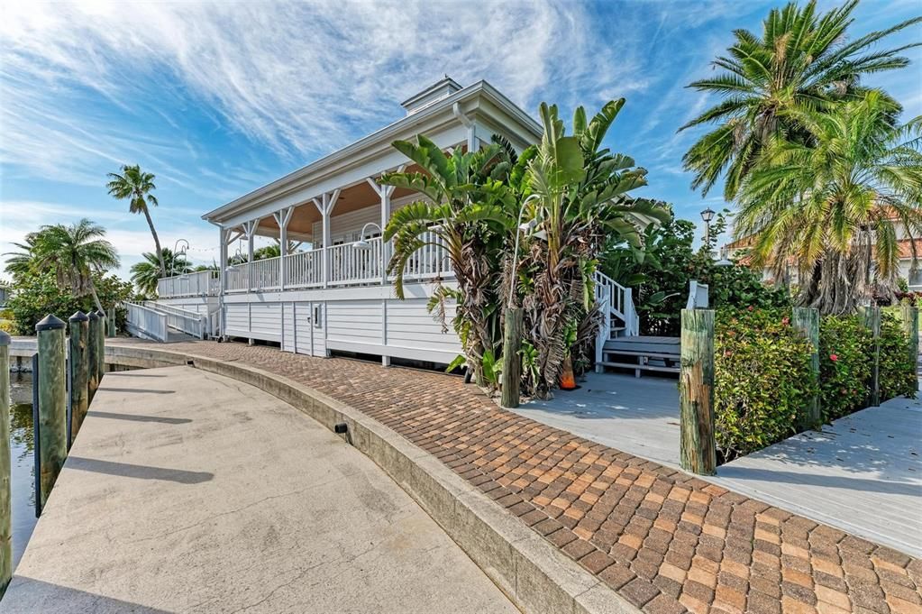 For Sale: $1,599,900 (4 beds, 3 baths, 5112 Square Feet)