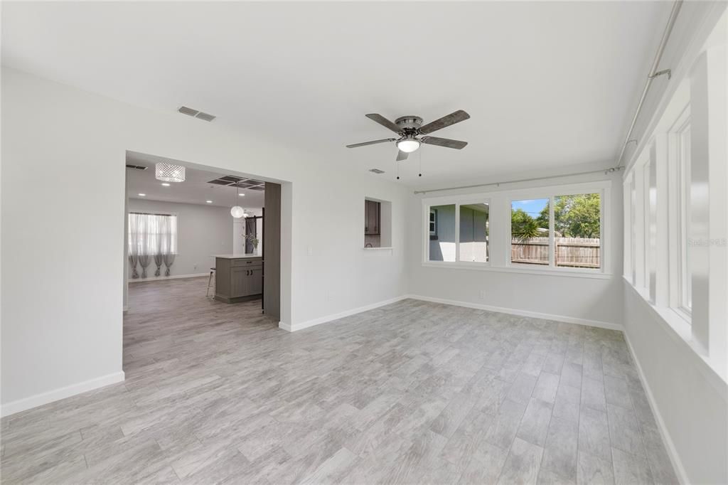 Recently Sold: $377,990 (3 beds, 2 baths, 1432 Square Feet)