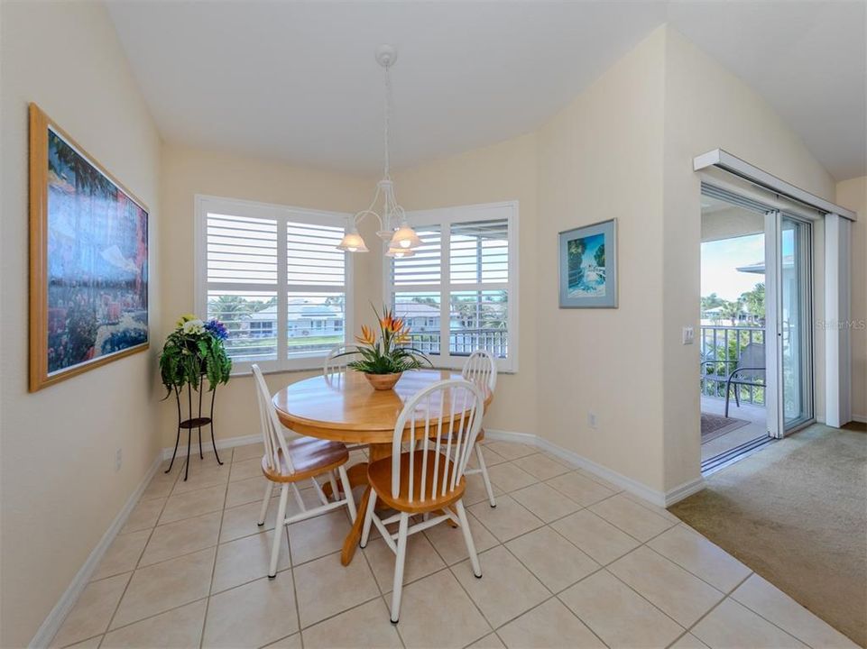 For Sale: $320,000 (3 beds, 2 baths, 1383 Square Feet)