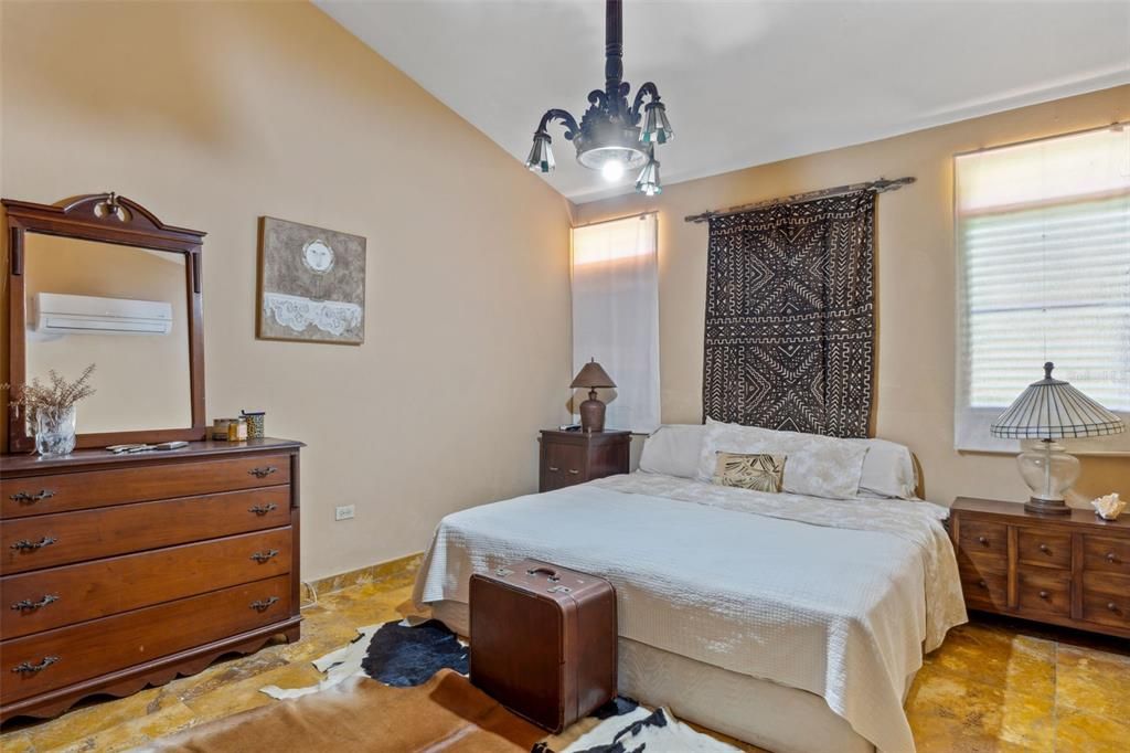 For Sale: $2,495,000 (8 beds, 4 baths, 4188 Square Feet)