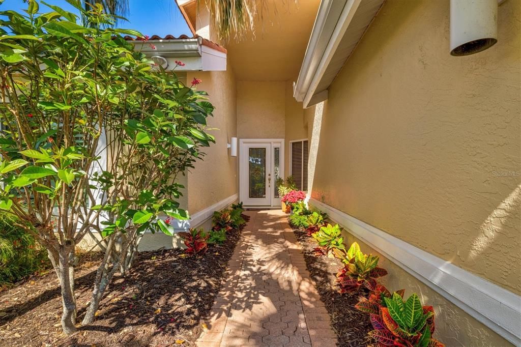 Recently Sold: $595,000 (3 beds, 2 baths, 2102 Square Feet)