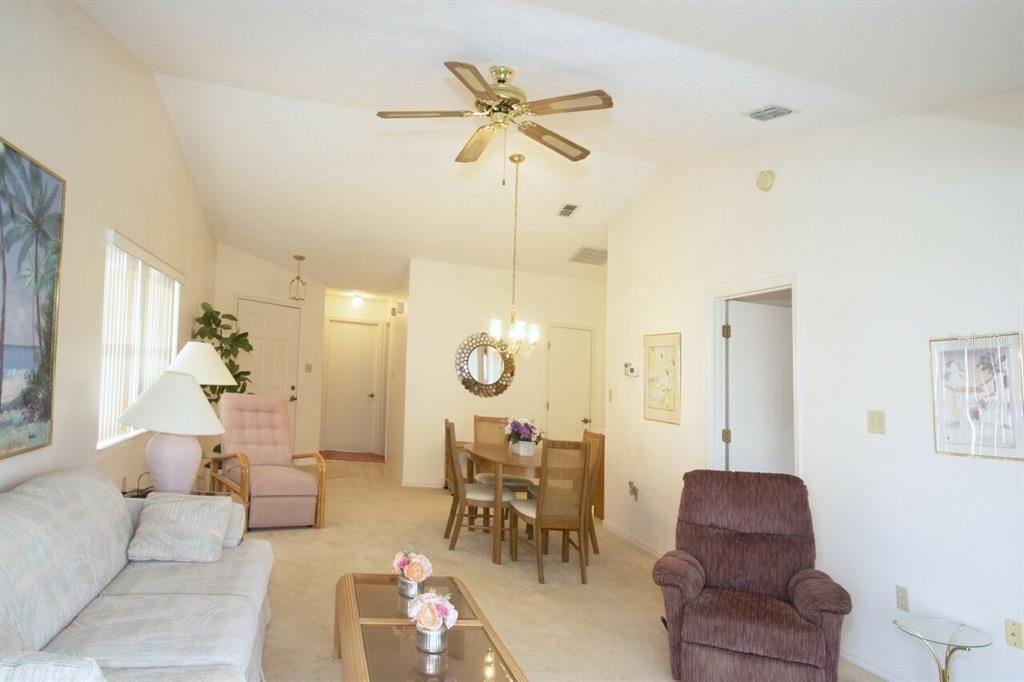 Recently Sold: $245,000 (2 beds, 2 baths, 964 Square Feet)