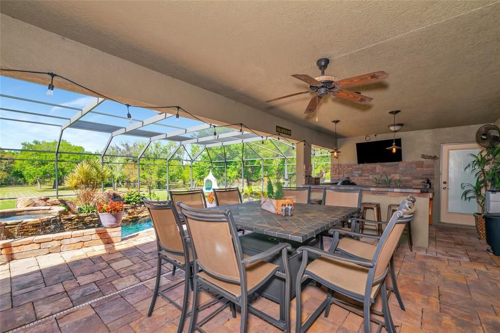 Recently Sold: $1,050,000 (3 beds, 3 baths, 2430 Square Feet)