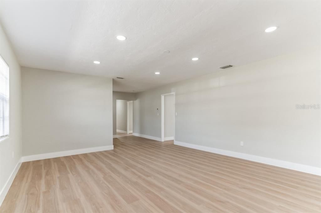 Active With Contract: $487,500 (3 beds, 2 baths, 2018 Square Feet)