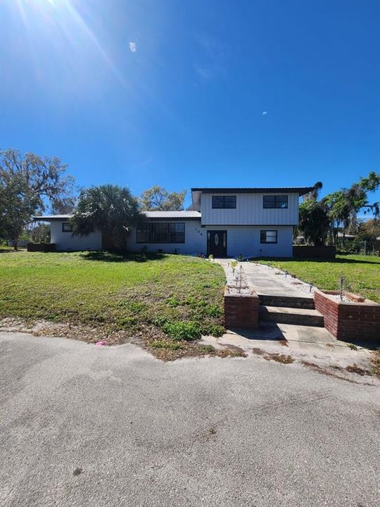 Recently Sold: $345,000 (4 beds, 3 baths, 2580 Square Feet)