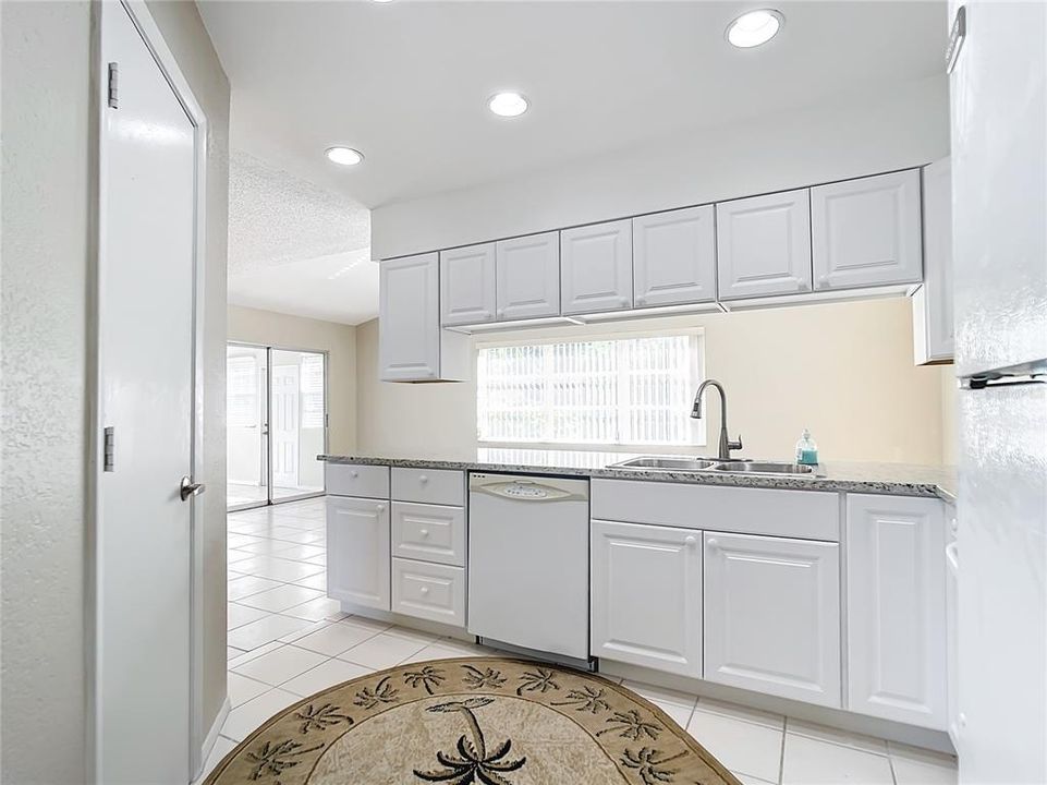 For Sale: $374,900 (2 beds, 2 baths, 1382 Square Feet)
