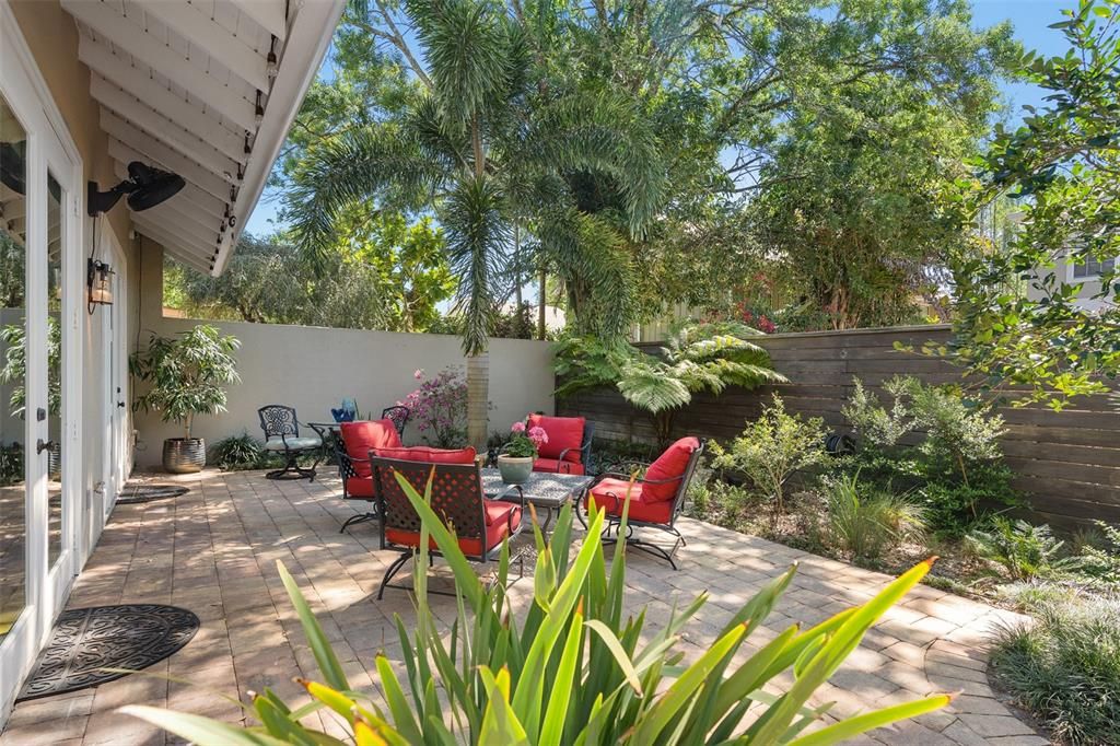 Recently Sold: $725,000 (3 beds, 2 baths, 1853 Square Feet)