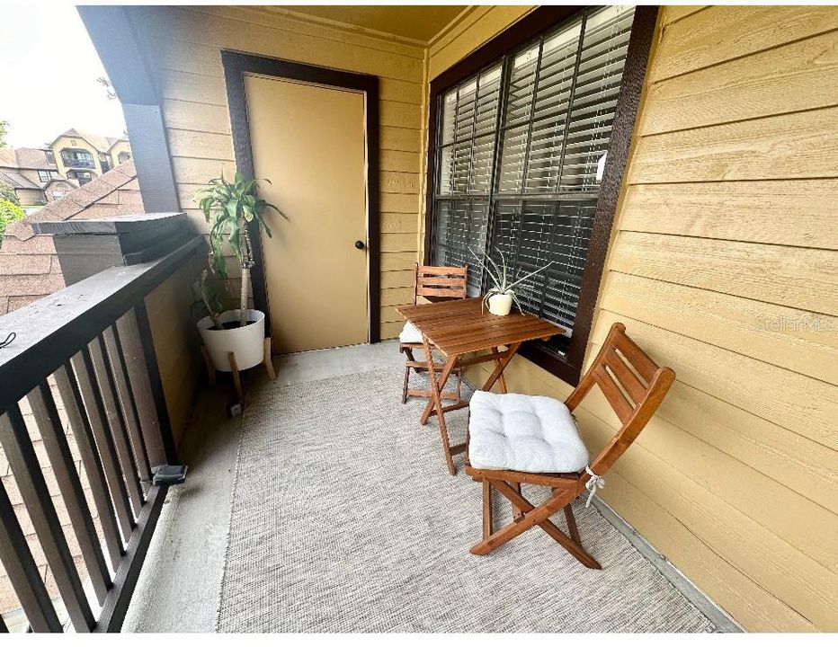 Active With Contract: $134,900 (1 beds, 1 baths, 712 Square Feet)