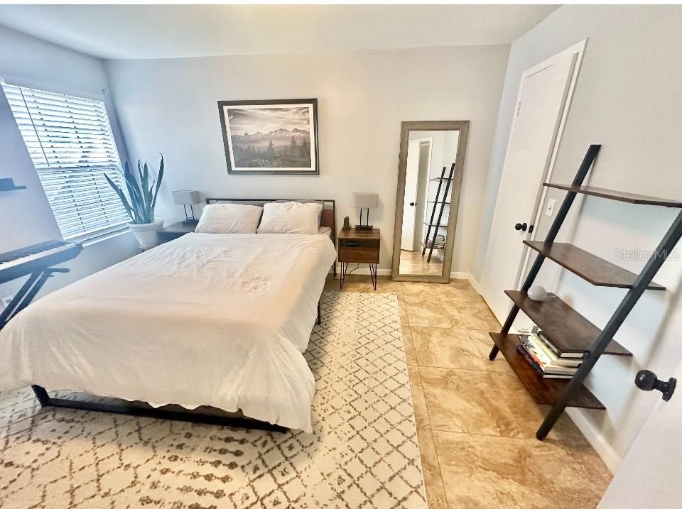 Active With Contract: $134,900 (1 beds, 1 baths, 712 Square Feet)