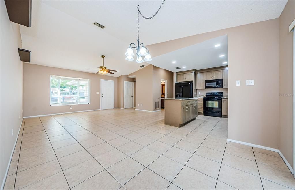 Active With Contract: $3,150 (3 beds, 2 baths, 1323 Square Feet)