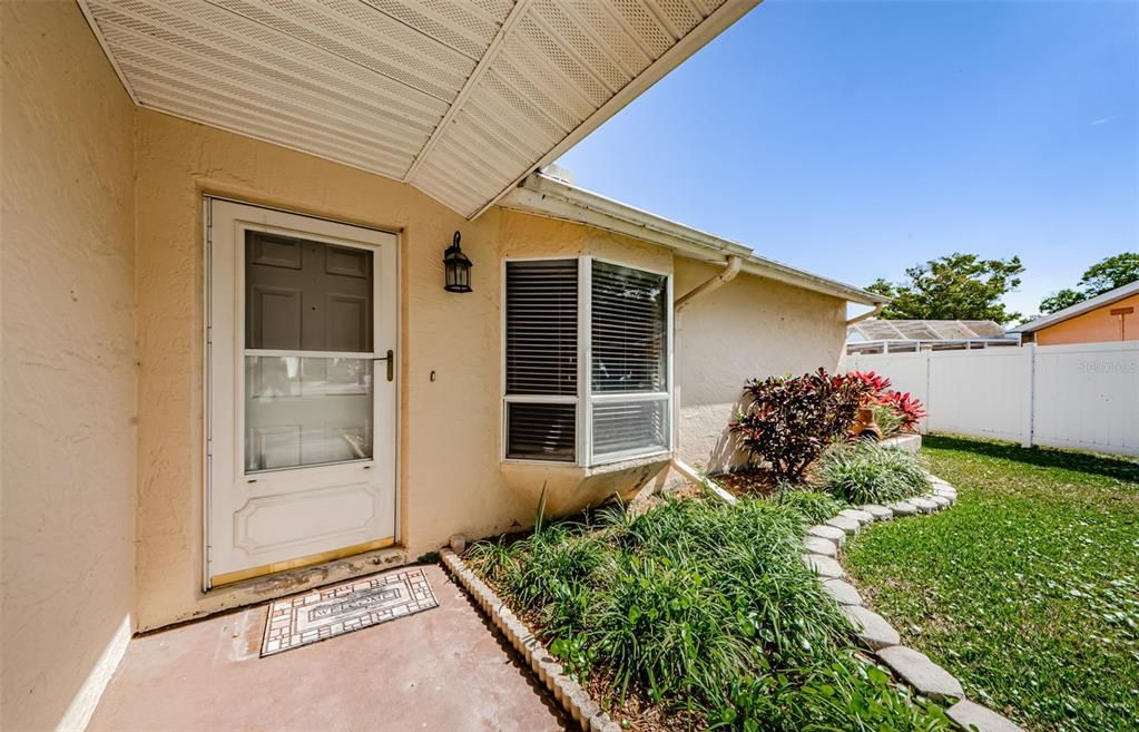 Active With Contract: $3,150 (3 beds, 2 baths, 1323 Square Feet)