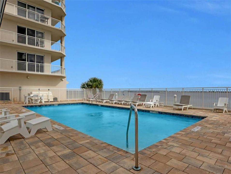 Active With Contract: $3,500 (3 beds, 3 baths, 2082 Square Feet)