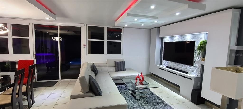 For Sale: $465,000 (4 beds, 2 baths, 1600 Square Feet)