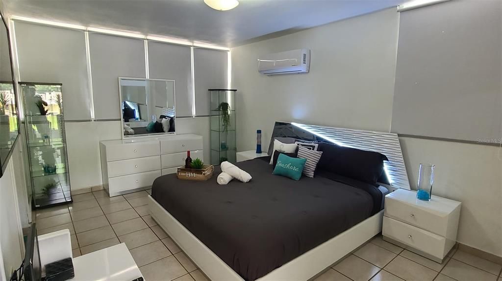 For Sale: $465,000 (4 beds, 2 baths, 1600 Square Feet)